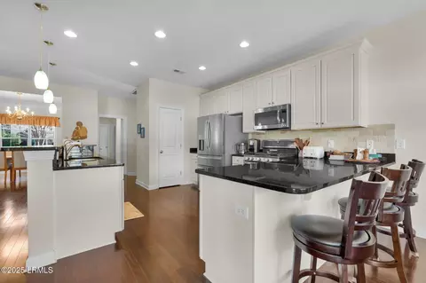 Kitchen - 76 Station Loop, Bluffton, SC 29910 photo 4 of 5
