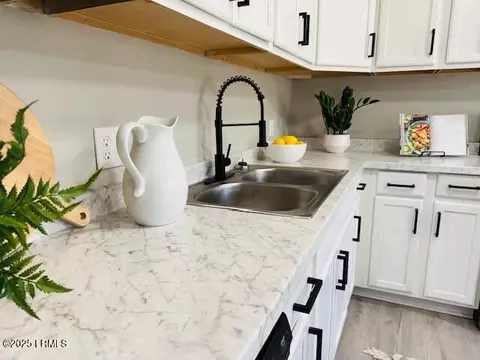 Kitchen - 84 Bobwhite Trl, Hampton, SC 29924 photo 3 of 3