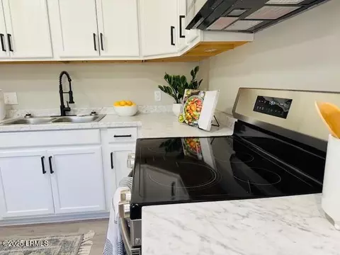 Kitchen - 84 Bobwhite Trl, Hampton, SC 29924 photo 2 of 3