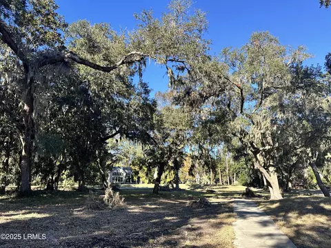 15 Sedgewick Pl, Beaufort, SC 29907
