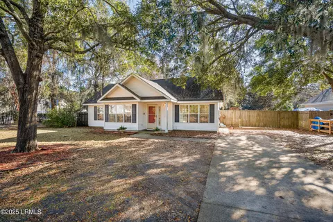 7 Fig Dr, Beaufort, SC 29907