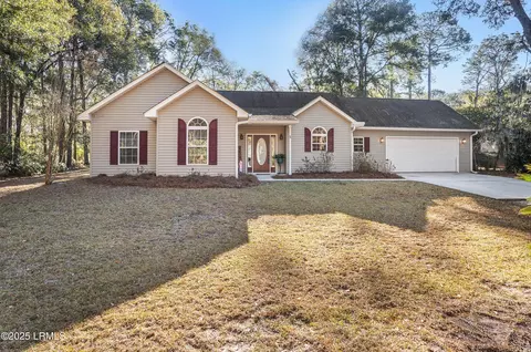 8 Woods Ln, Beaufort, SC 29907