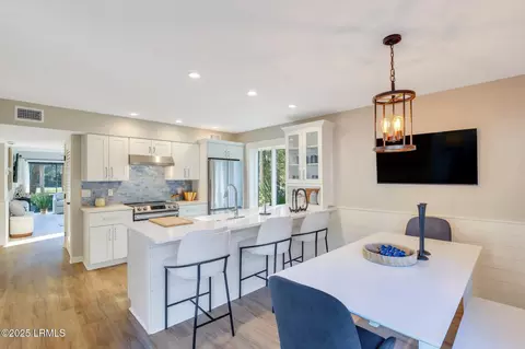 90 Gloucester Rd #801, Hilton Head Island, SC 29928