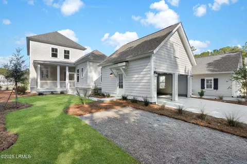 Exterior - 34 Pondhawk Rd, Bluffton, SC 29909 photo 9 of 10