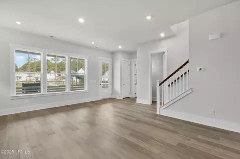 Living - 34 Pondhawk Rd, Bluffton, SC 29909 photo 3 of 5