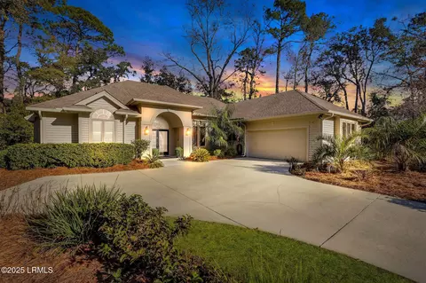 14 Fairlawn Ct, Hilton Head Island, SC 29926