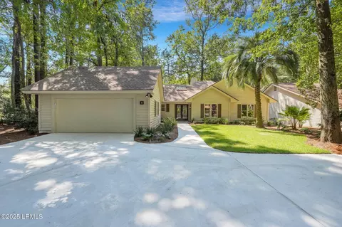 8 Pineland Rd, Hilton Head Island, SC 29926