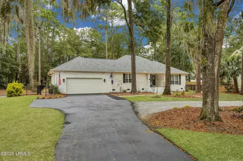 6 Tuscarora Ave, Beaufort, SC 29907