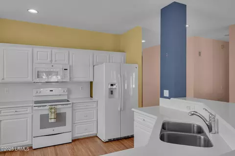 Kitchen - 43 Devant Dr E, Okatie, SC 29909 photo 3 of 4