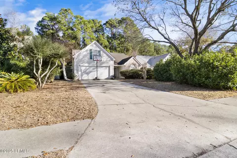 10 Lake Linden Dr, Bluffton, SC 29910