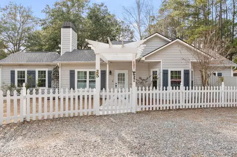 25 Barnwell Dr, Beaufort, SC 29907