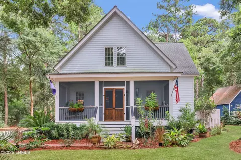 35 E River Dr, Beaufort, SC 29907