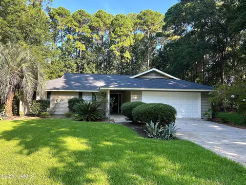 37 Wade Hampton Dr, Beaufort, SC 29907