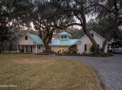 156 Spanish Point Dr, Beaufort, SC 29902