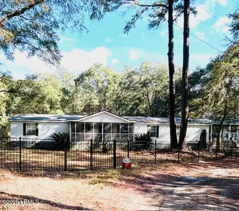 24 Amelly Dr, Beaufort, SC 29907