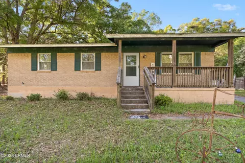 17 Country Manor Rd, Beaufort, SC 29906
