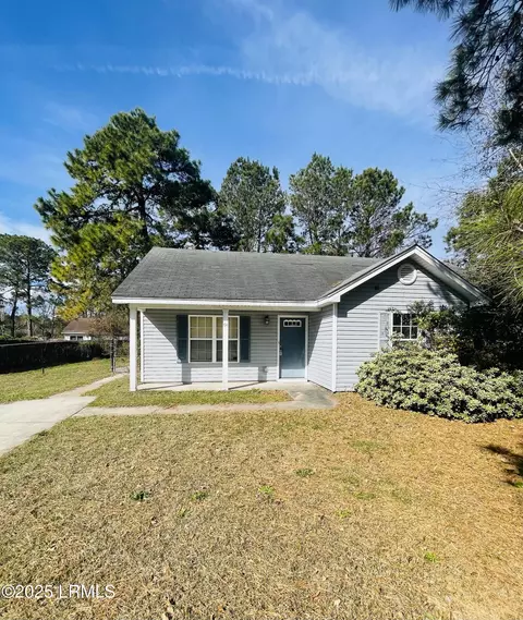 64 Pelican Cir, Beaufort, SC 29906