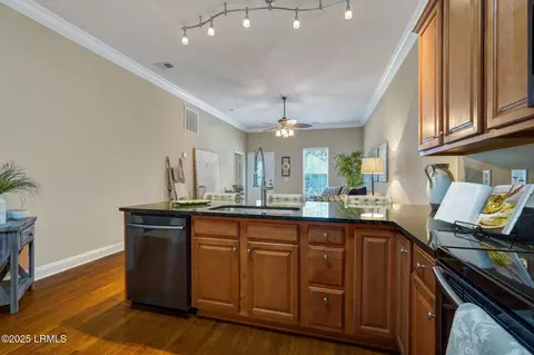 Kitchen - 47 River Tree Cir, Bluffton, SC 29910 photo 4 of 5