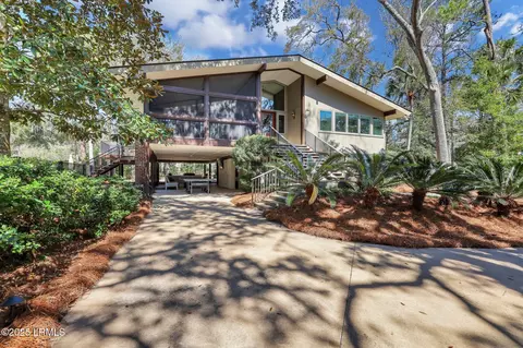 34 W Beach Lagoon Rd, Hilton Head Island, SC 29928