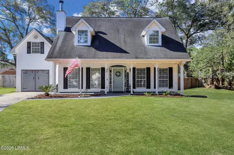 16 Cedar Crest Cir, Beaufort, SC 29907