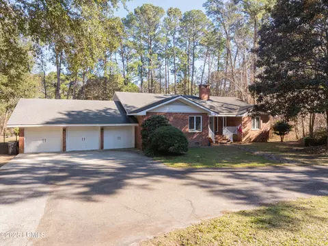 82 Wade Hampton Dr, Beaufort, SC 29907