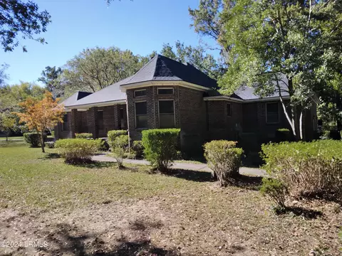 35 Joe Frazier Rd, Beaufort, SC 29906