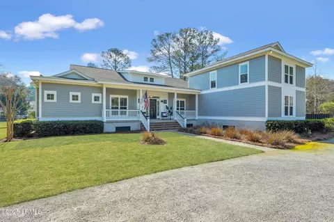 29 Dolphin Point Dr, Beaufort, SC 29907