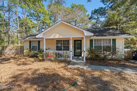 8 Robin Way, Beaufort, SC 29907