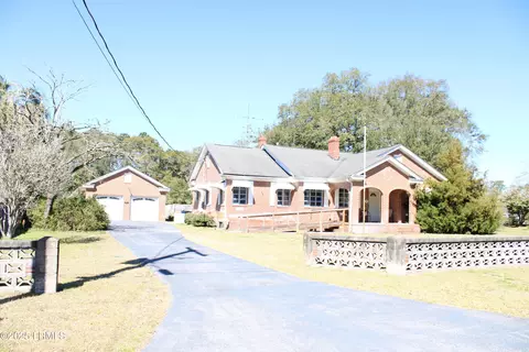 91 Academy St, Varnville, SC 29944