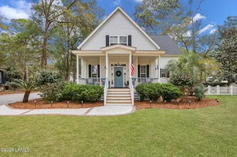 39 E River Dr, Beaufort, SC 29907