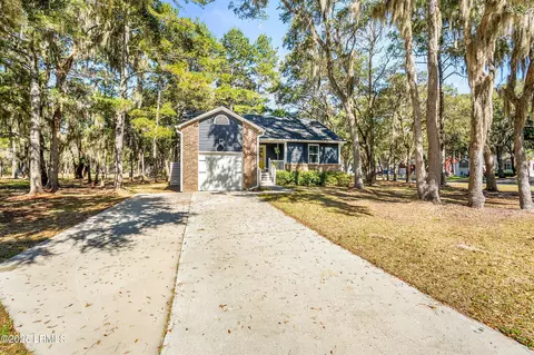8 Arbor Ln, Saint Helena Island, SC 29920