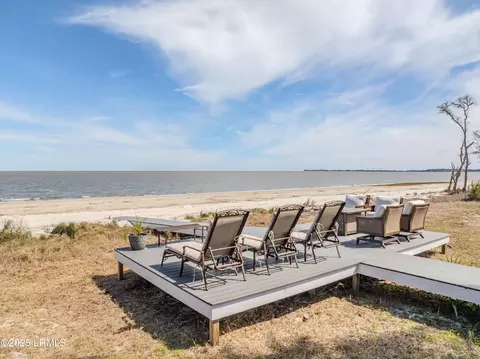 81 Sea Pines Dr, Saint Helena Island, SC 29920