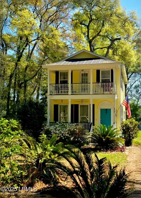 13 Meridian Rd, Beaufort, SC 29907