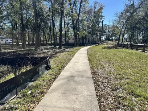 202 Harborview Dr, Beaufort, SC 29907