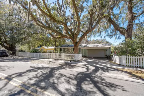 156 James St, Beaufort, SC 29902