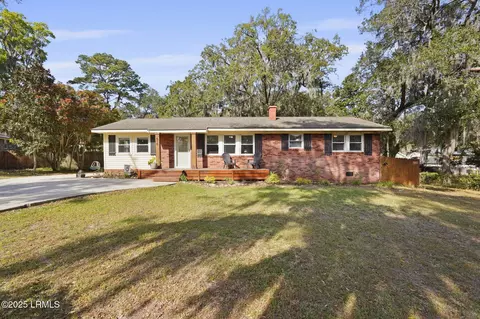 616 Mystic Dr E, Beaufort, SC 29902