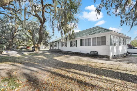 21 Ice House Rd, Beaufort, SC 29906