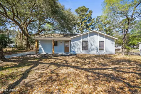 1976 Pulaski Dr, Beaufort, SC 29906
