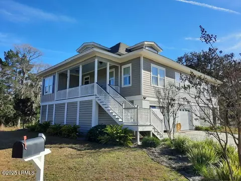 7 Lady Rebecca Ct, Beaufort, SC 29907