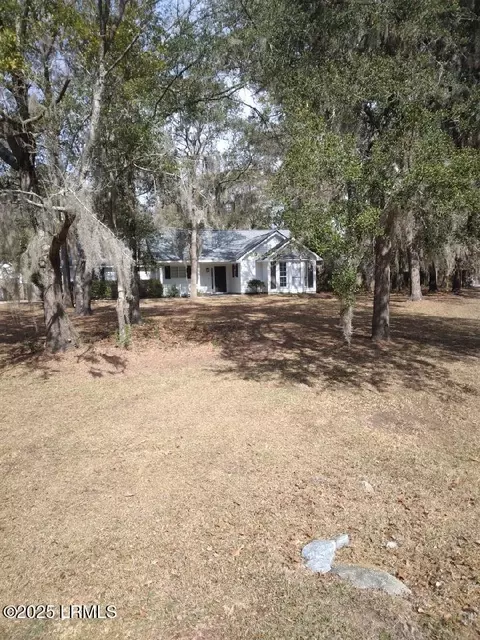 2 Beau Cir, Beaufort, SC 29907