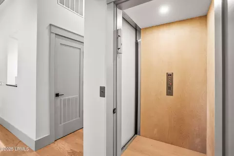 Entry Way - 24 Division St, Beaufort, SC 29907 photo 4 of 14