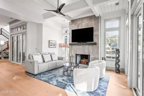 Living - 24 Division St, Beaufort, SC 29907 photo 1 of 1