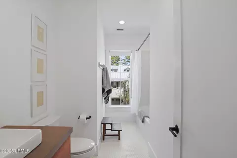 Bath - 28 Tabby Shell Rd, Bluffton, SC 29910 photo 2 of 12