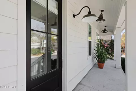 Exterior - 28 Tabby Shell Rd, Bluffton, SC 29910 photo 5 of 18
