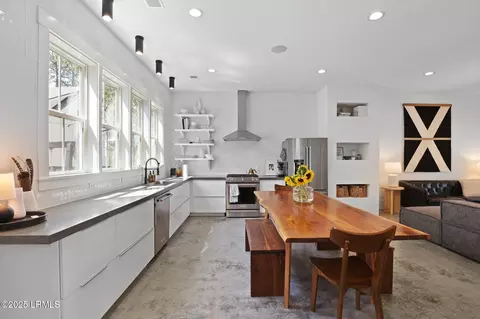 Kitchen - 28 Tabby Shell Rd, Bluffton, SC 29910 photo 3 of 8