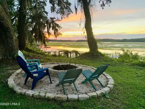 2807 Riverbank Dr, Beaufort, SC 29902