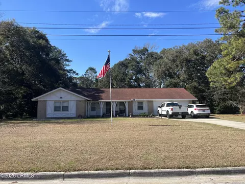 2214 Salem Dr E, Beaufort, SC 29902