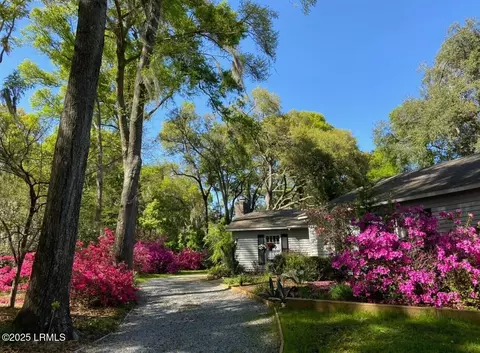 202 Brickyard Point Rd S, Beaufort, SC 29907