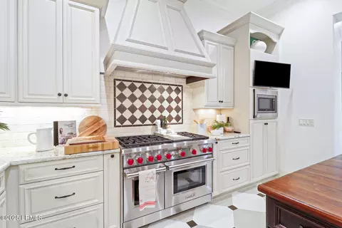 Kitchen - 5 Prospect Ln, Bluffton, SC 29909 photo 6 of 8