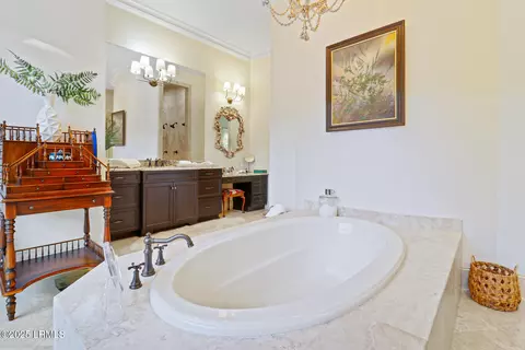 Bath - 5 Prospect Ln, Bluffton, SC 29909 photo 5 of 11